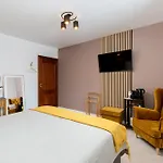Emerald Bed and breakfast *