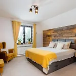 Emerald Bed and breakfast *